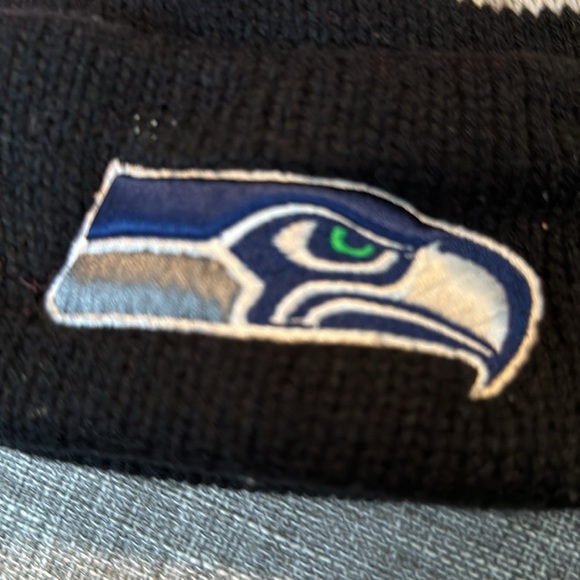 NFL Seattle Seahawks women’s beanie - Picture 3 of 4